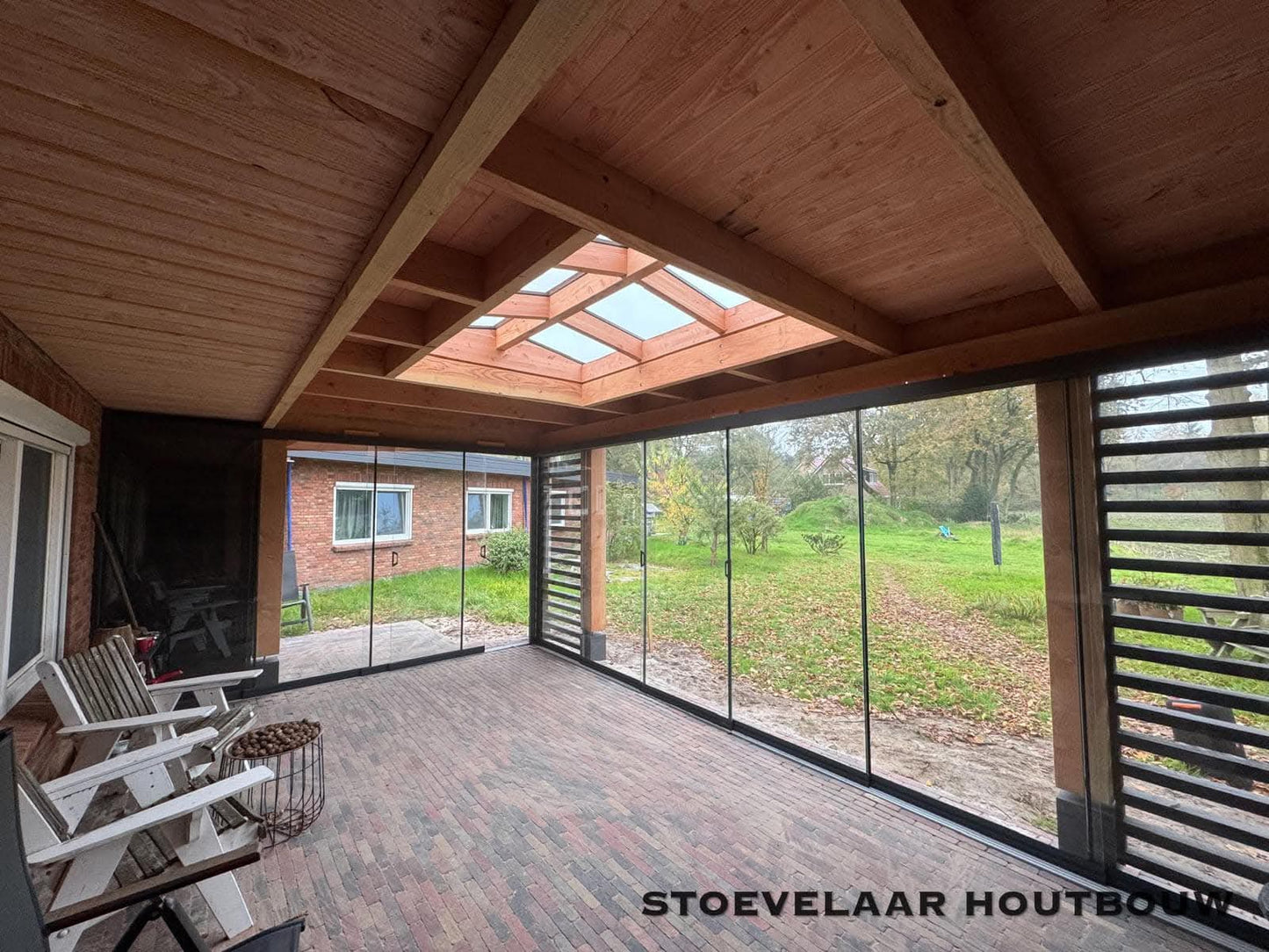 DOUGLAS AANBOUW MET LICHTSTRAAT