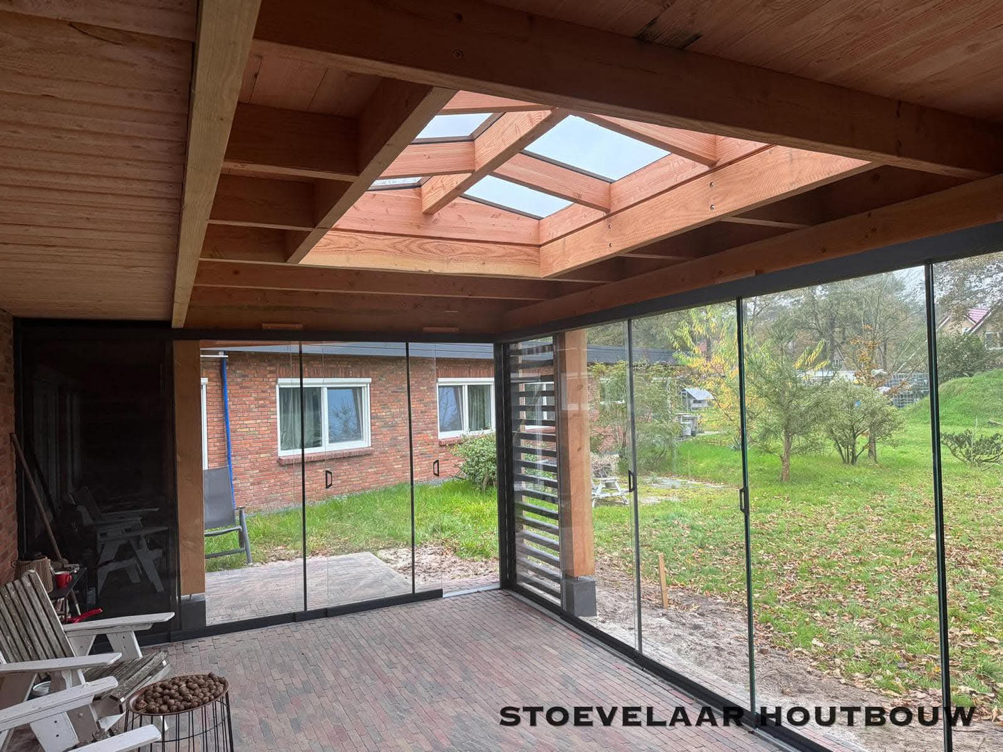 DOUGLAS AANBOUW MET LICHTSTRAAT