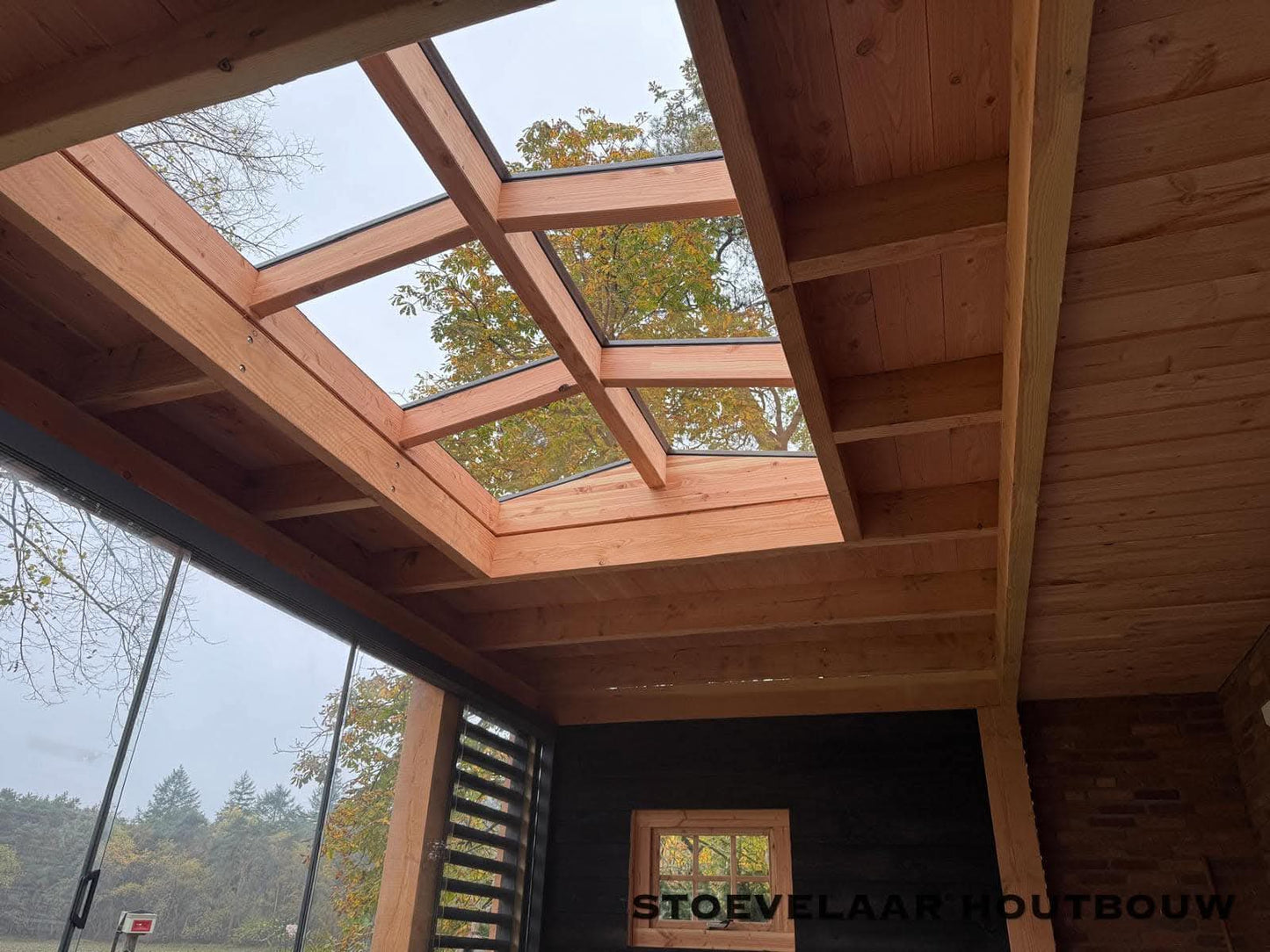 DOUGLAS AANBOUW MET LICHTSTRAAT